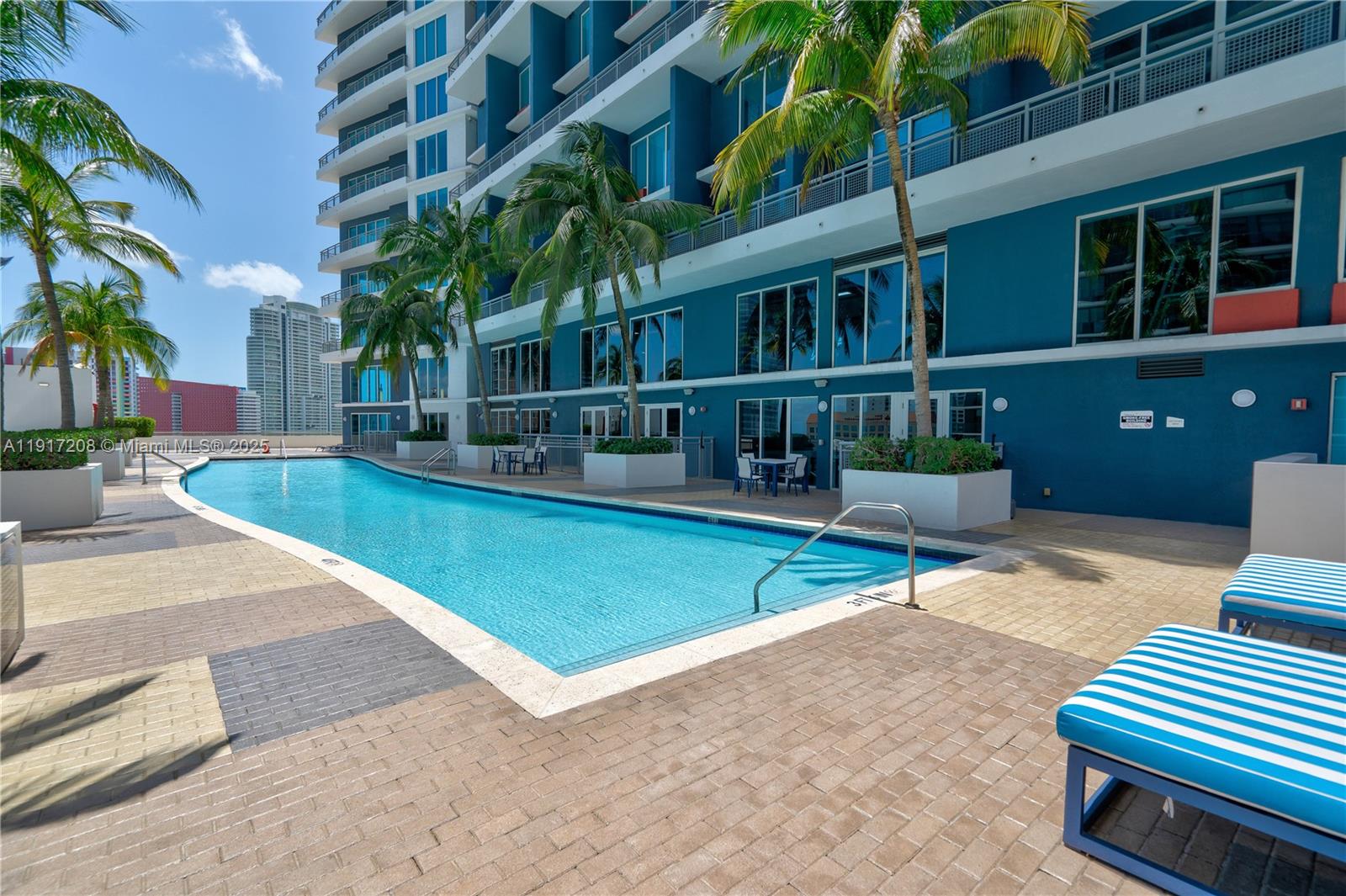 60 Southwest 13th Street, Unit 1400 Miami, FL 33130 - Photo 28 of 46 a view of a patio with a table and chairs