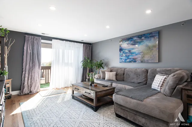 $309,900 | 10420 Circle Drive, Unit 47B, Oak Lawn, IL 60453