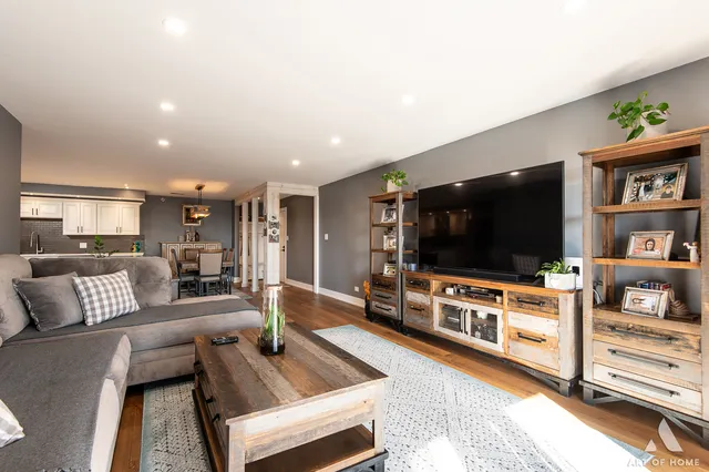 $309,900 | 10420 Circle Drive, Unit 47B, Oak Lawn, IL 60453