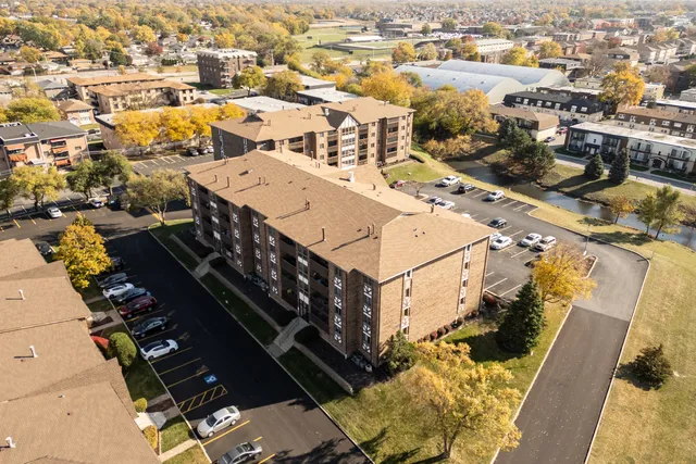 $309,900 | 10420 Circle Drive, Unit 47B, Oak Lawn, IL 60453