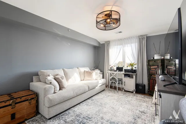 $309,900 | 10420 Circle Drive, Unit 47B, Oak Lawn, IL 60453