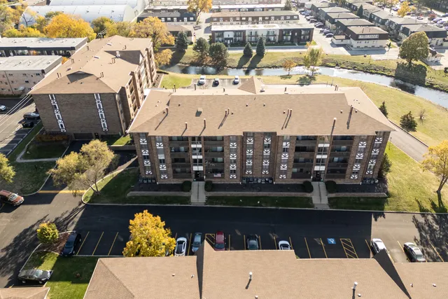 $309,900 | 10420 Circle Drive, Unit 47B, Oak Lawn, IL 60453