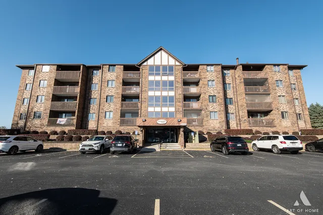 $309,900 | 10420 Circle Drive, Unit 47B, Oak Lawn, IL 60453