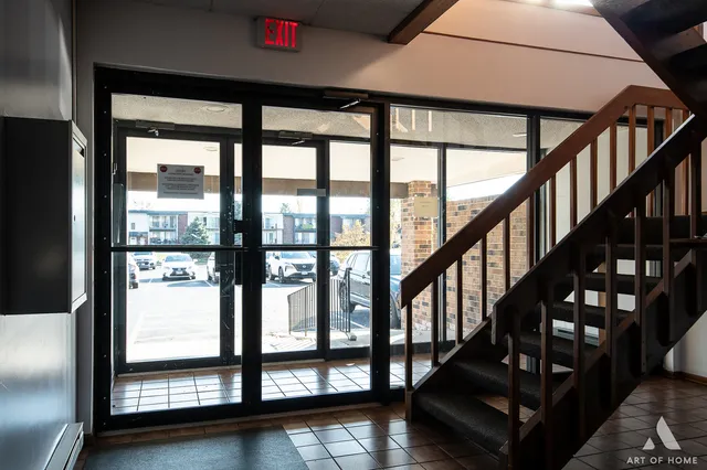 $309,900 | 10420 Circle Drive, Unit 47B, Oak Lawn, IL 60453