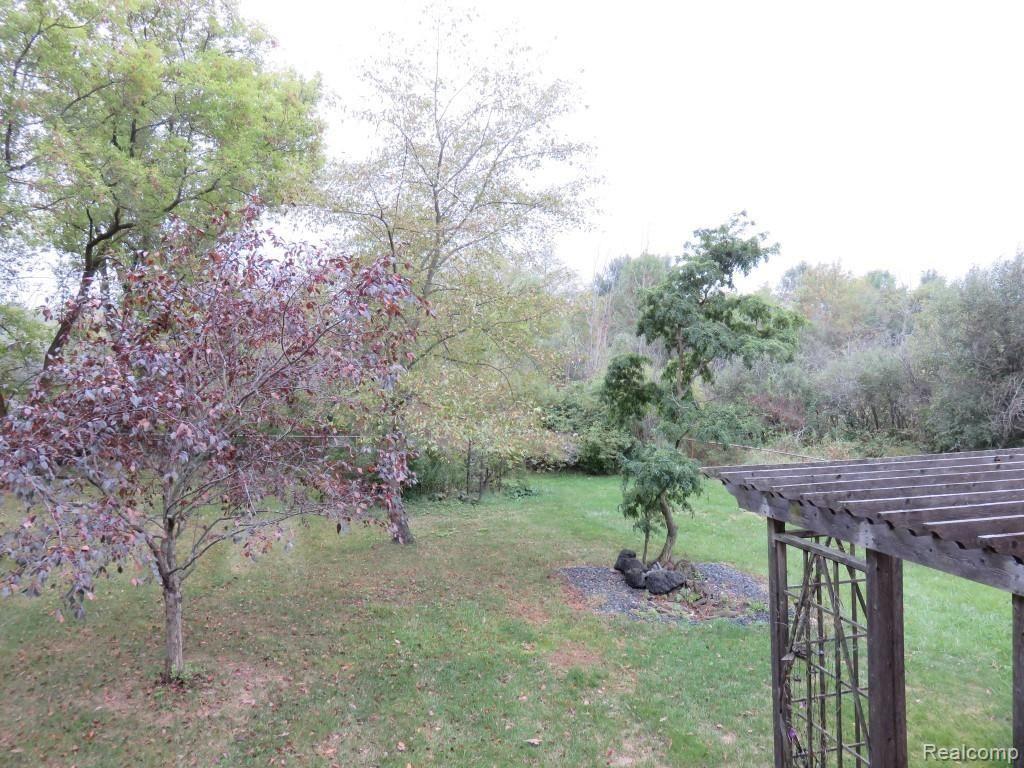 2611 Pinckney Road Howell, MI 48843 - Photo 45 of 55 Deck view to the South