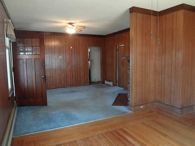 31 Spruce Street Westerly, RI 02891 - Photo 4 of 11 Living Room.