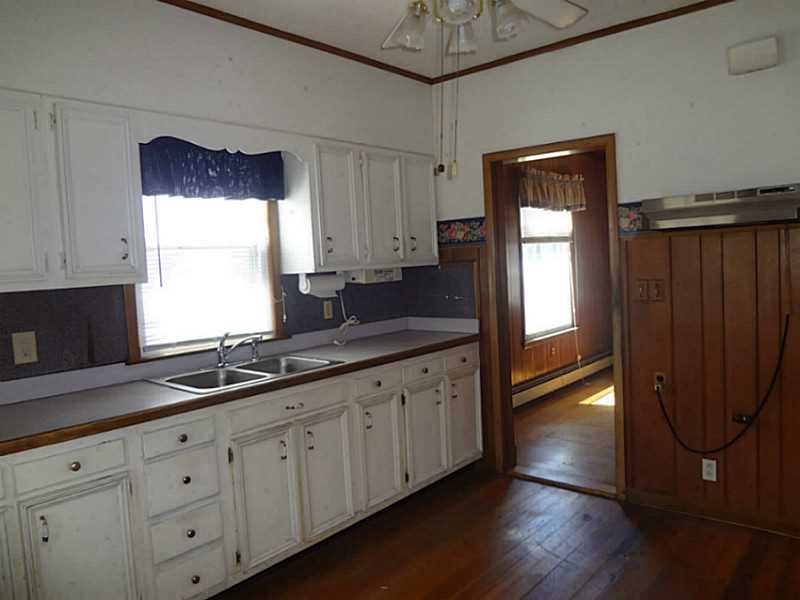 31 Spruce Street Westerly, RI 02891 - Photo 5 of 11 Kitchen.