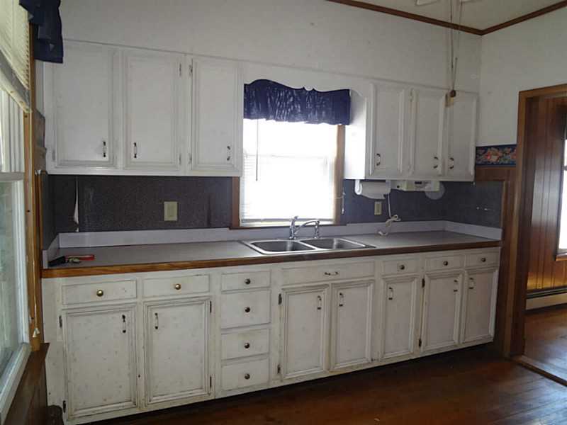 31 Spruce Street Westerly, RI 02891 - Photo 6 of 11 Kitchen.