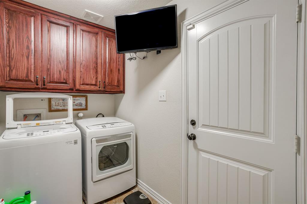 206 King George Way Ponder, TX 76259 - Photo 18 of 32 a utility room with dryer and washer