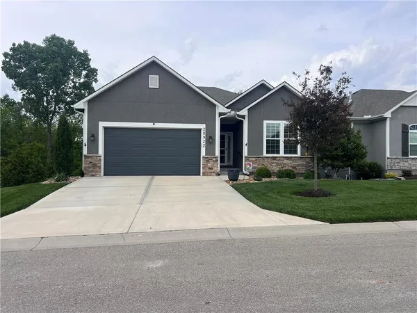 $525,000 | 20922 West 190th Terrace, Spring Hill, KS 66083