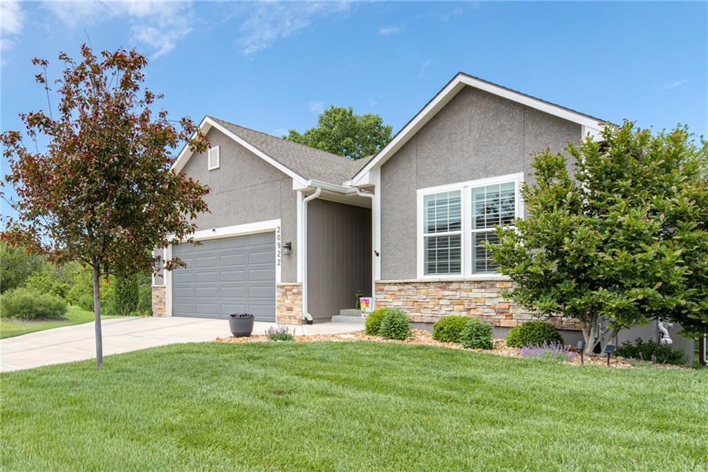 20922 West 190th Terrace Spring Hill, KS 66083 - Photo 3 of 57