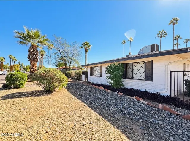 $1,600 | 2715 East Glenrosa Avenue, Phoenix, AZ 85016