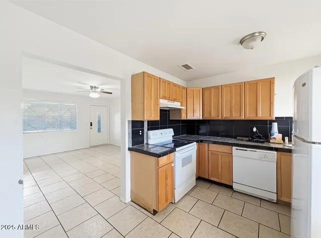 $1,600 | 2715 East Glenrosa Avenue, Phoenix, AZ 85016