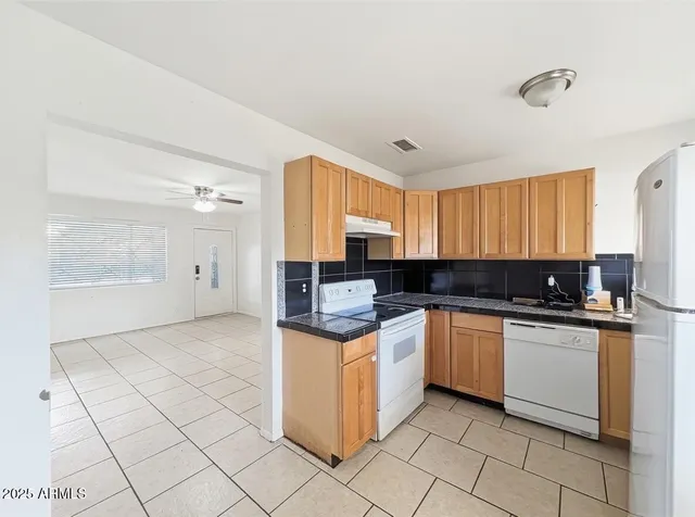 $1,600 | 2715 East Glenrosa Avenue, Phoenix, AZ 85016