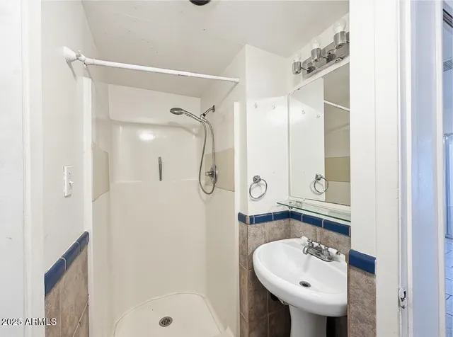 $1,600 | 2715 East Glenrosa Avenue, Phoenix, AZ 85016