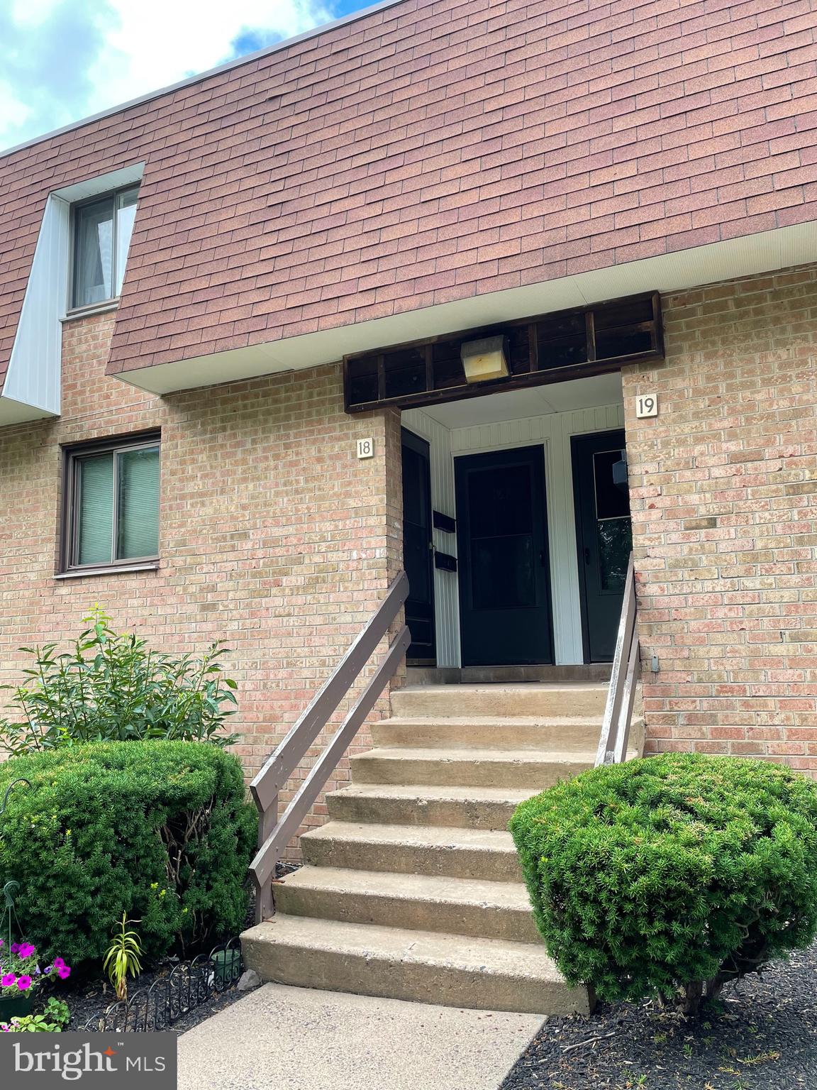 885 North York Road, Unit 18B Warminster, PA 18974 - Photo 1 of 14 Front entry