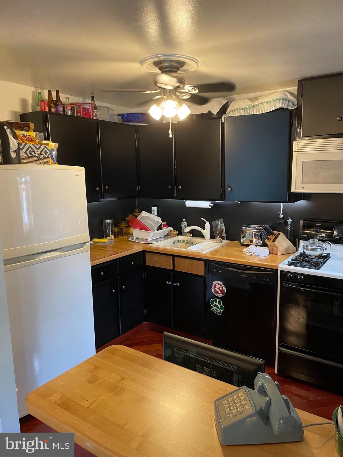 885 North York Road, Unit 18B Warminster, PA 18974 - Photo 11 of 14 Kitchen