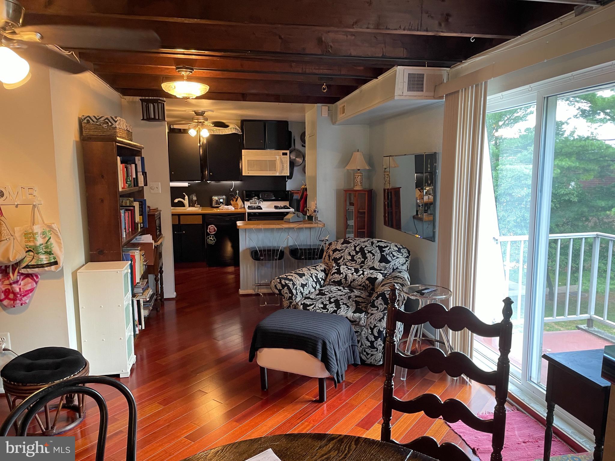 885 North York Road, Unit 18B Warminster, PA 18974 - Photo 6 of 14 Living room