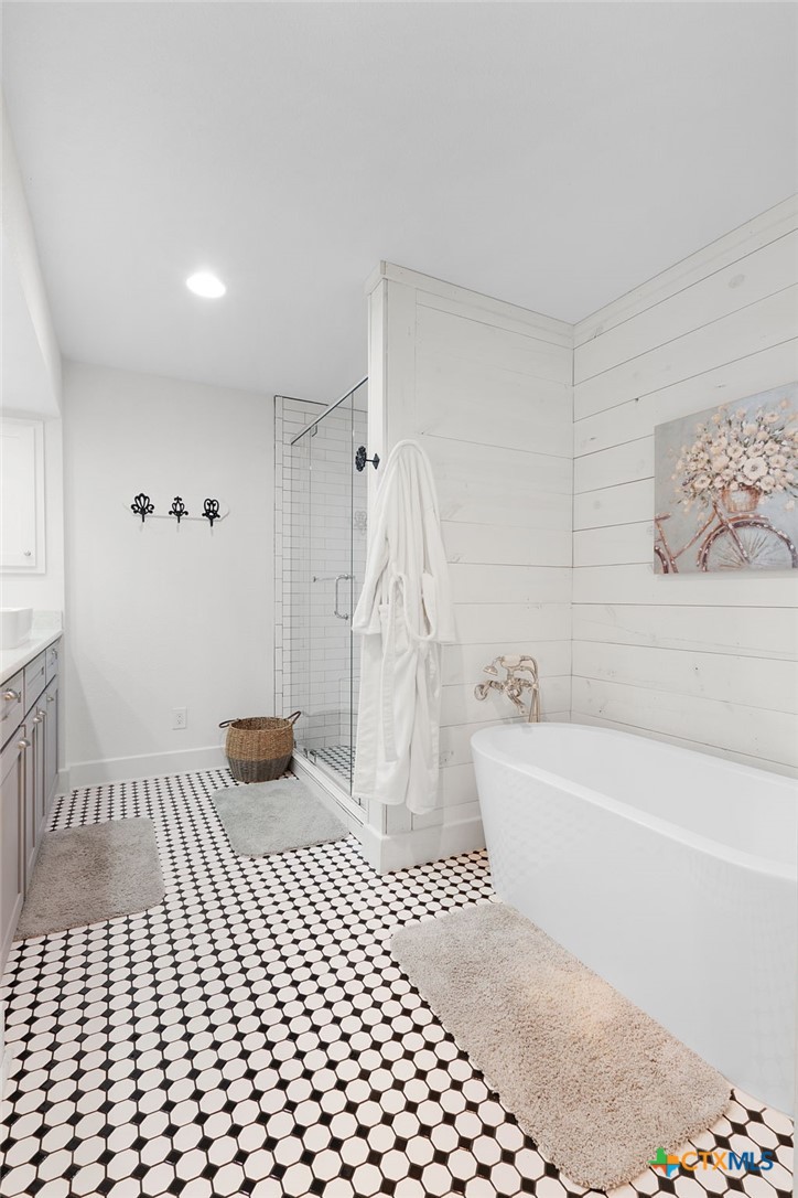 951 Moseley Road Copperas Cove, TX 76522 - Photo 16 of 43 a bathroom with a bathtub and a shower