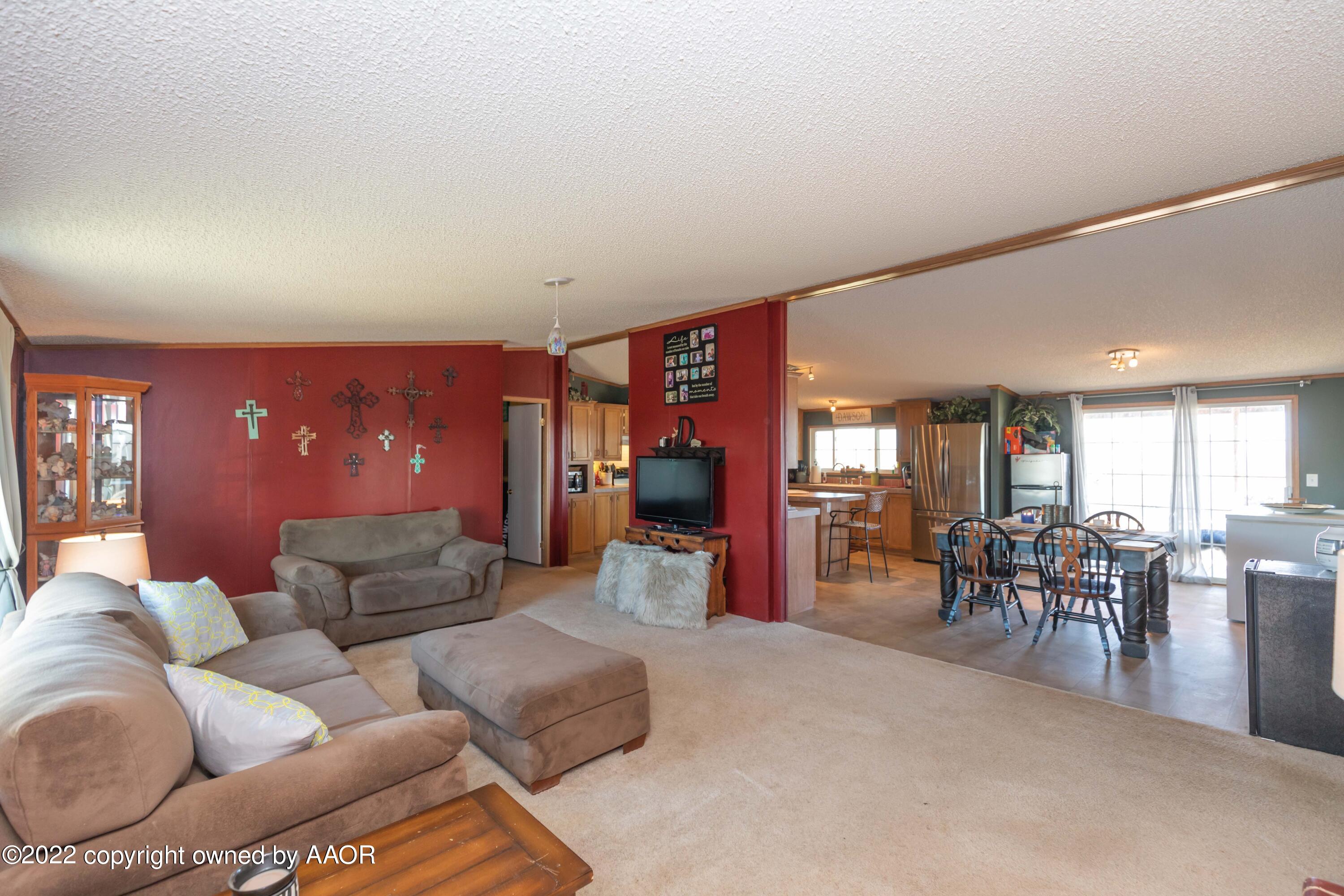 5600 Tomahawk Trail Amarillo, TX 79124 - Photo 6 of 36 a living room with furniture and dining table