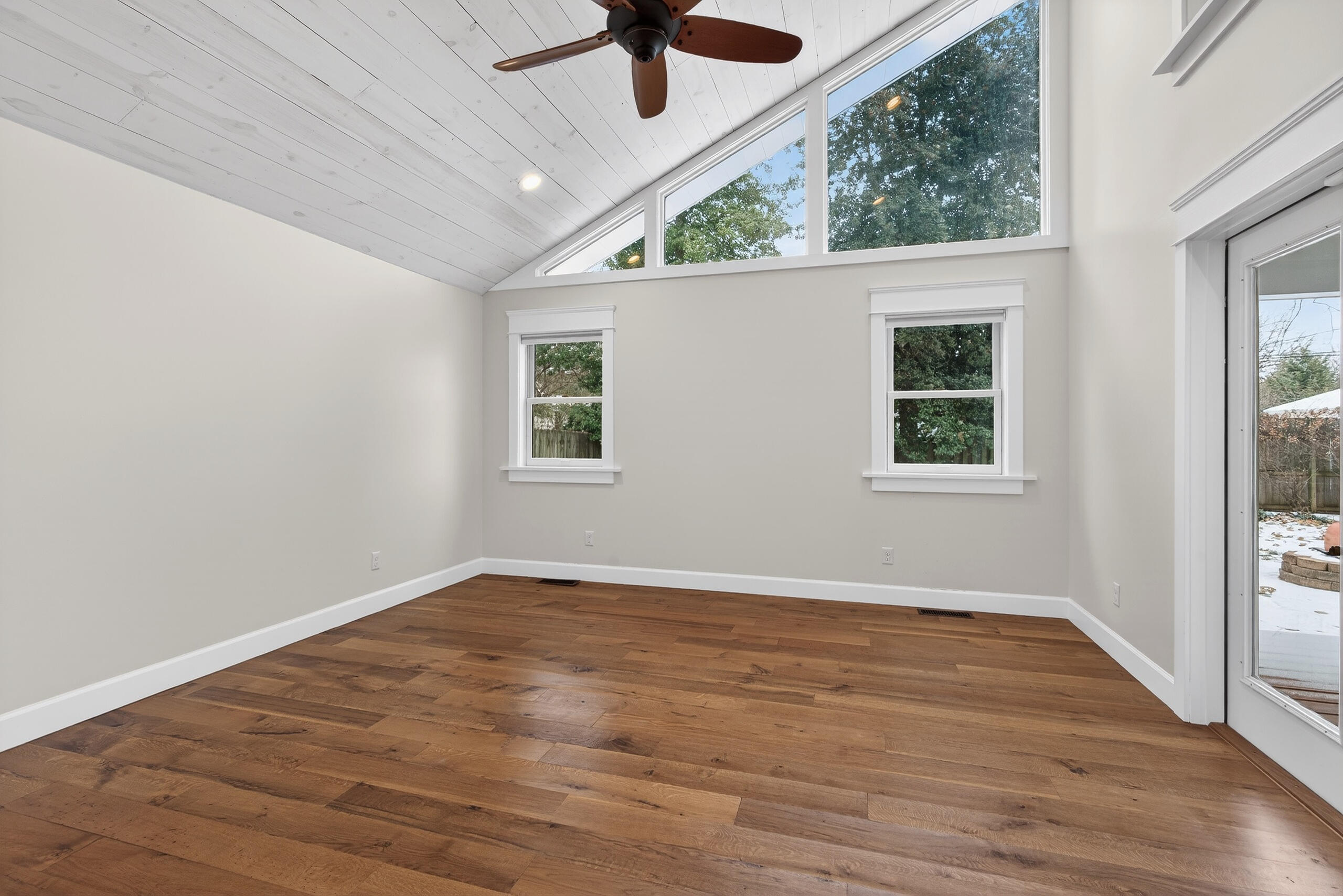 433 Holiday Road Lexington, KY 40502 - Photo 21 of 47 Primary bedroom