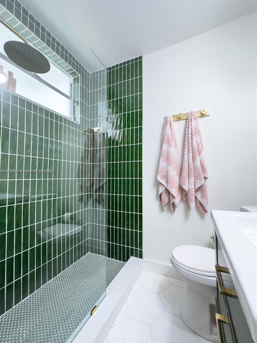 3030 Collins Avenue, Unit 1E Miami Beach, FL 33140 - Photo 10 of 15 a bathroom with a toilet and shower