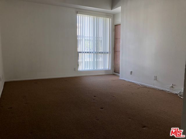 $3,195 | 911 North Kings Road, Unit 307, West Hollywood, CA 90069