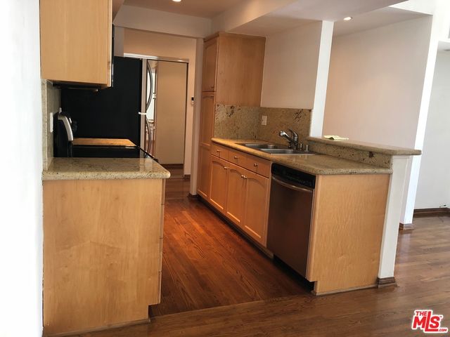 $3,195 | 911 North Kings Road, Unit 307, West Hollywood, CA 90069