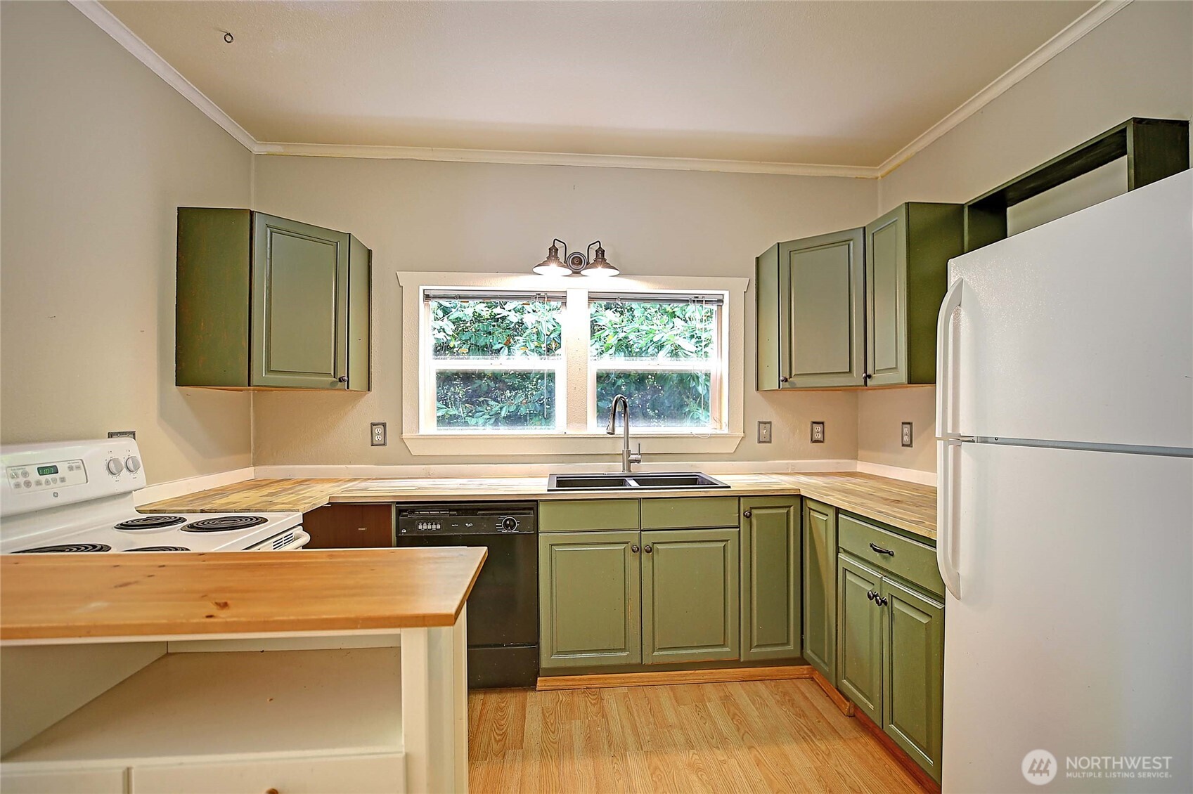 522 Chapman Road Camano Island, WA 98282 - Photo 6 of 26 a kitchen with a sink a stove and refrigerator