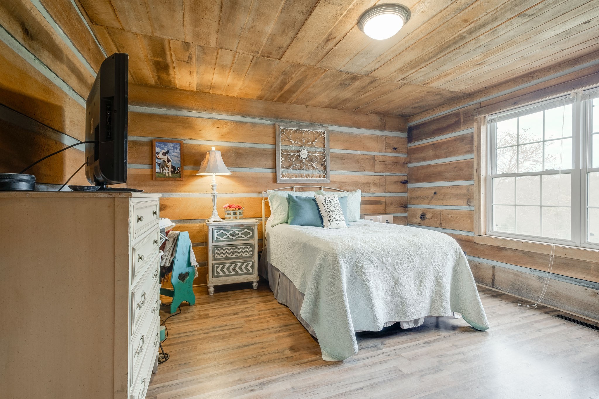 3854 Martins Chapel Road Springfield, TN 37172 - Photo 16 of 35 a bedroom with a bed and a window