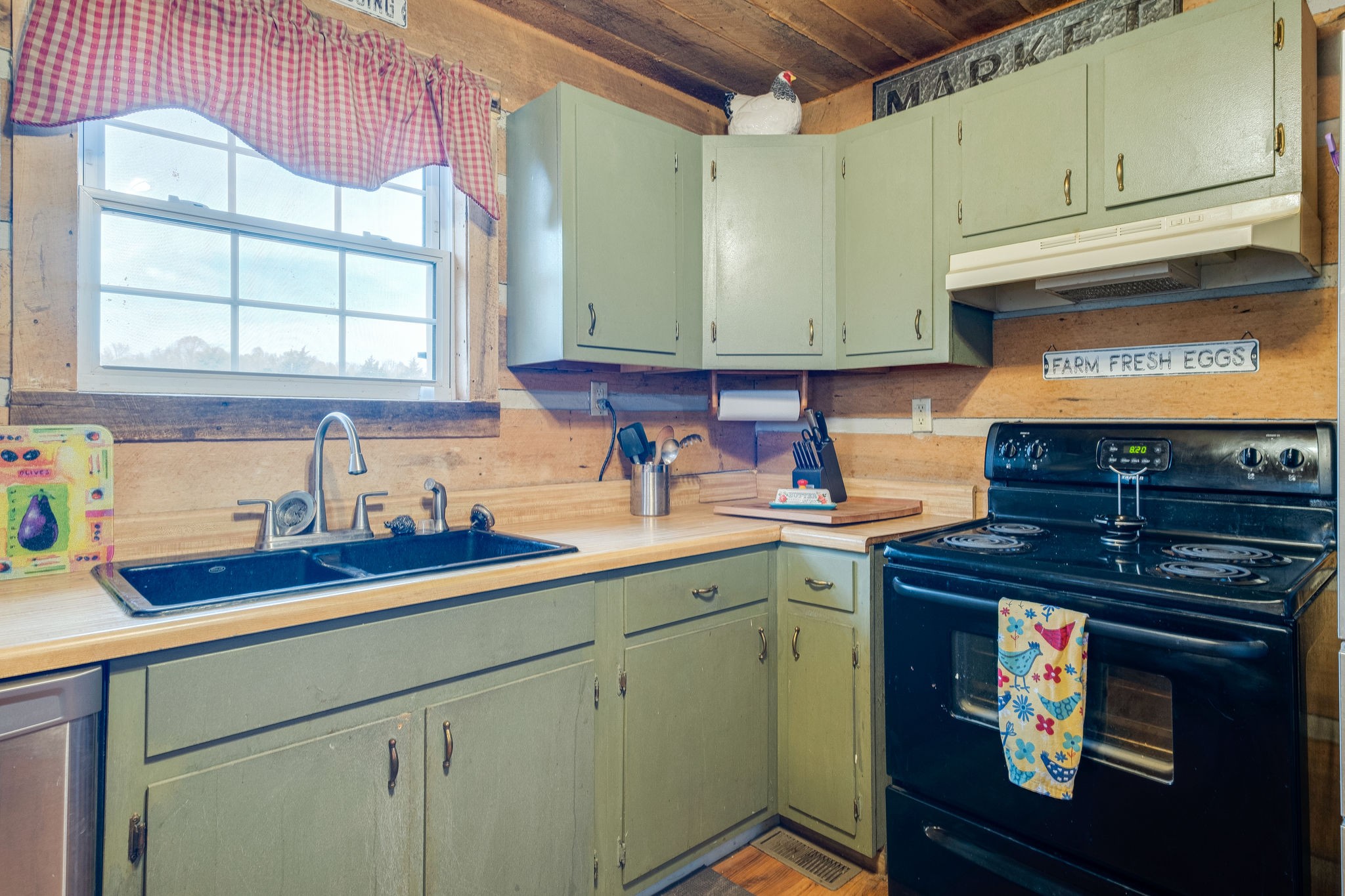 3854 Martins Chapel Road Springfield, TN 37172 - Photo 7 of 35 a kitchen with stainless steel appliances granite countertop a sink stove and cabinets