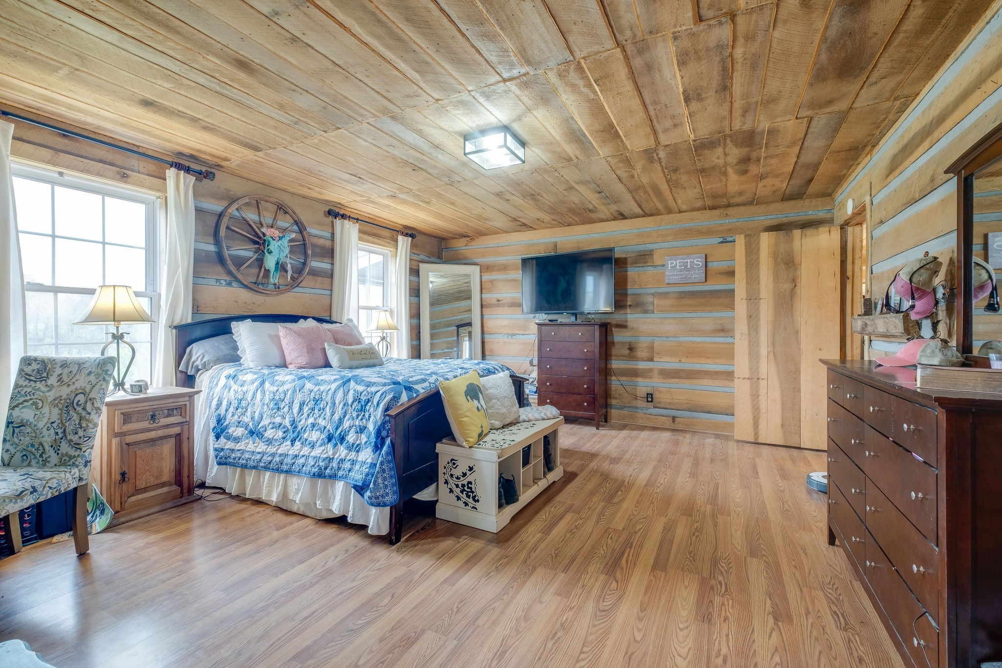3854 Martins Chapel Road Springfield, TN 37172 - Photo 10 of 35 a bedroom with a bed and a dresser