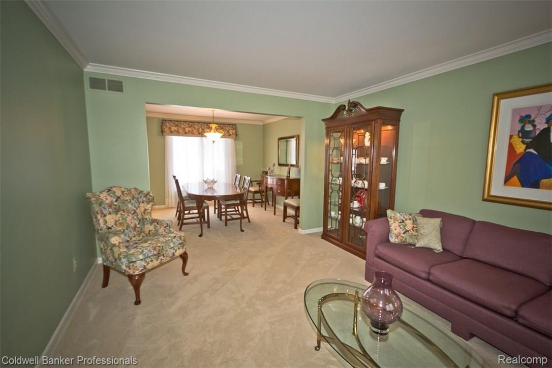36874 Chesapeake Road Farmington, MI 48335 - Photo 11 of 46 Living Room/Dining Room