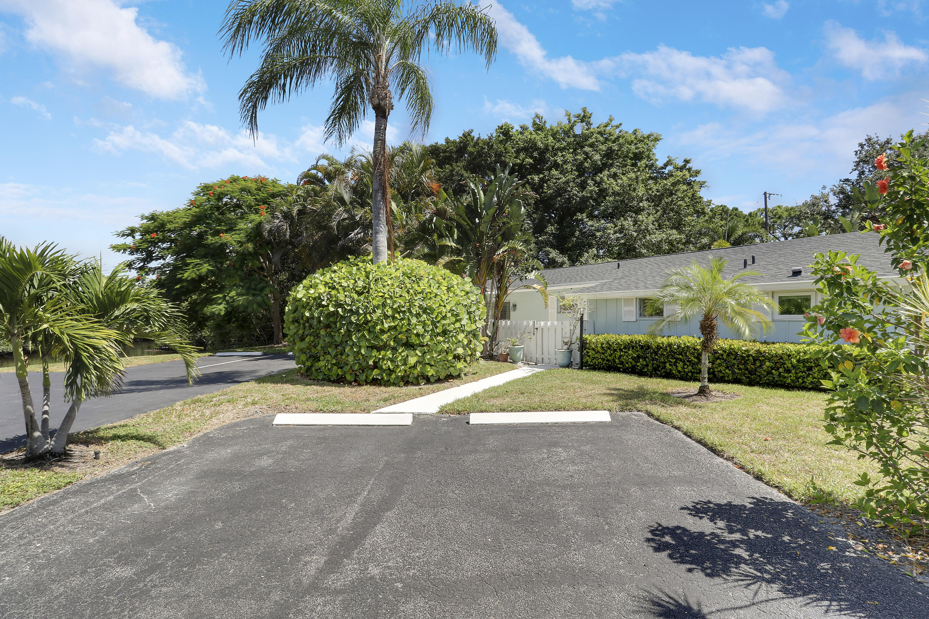 1329 Chippewa Street Jupiter, FL 33458 - Photo 32 of 36 House-33