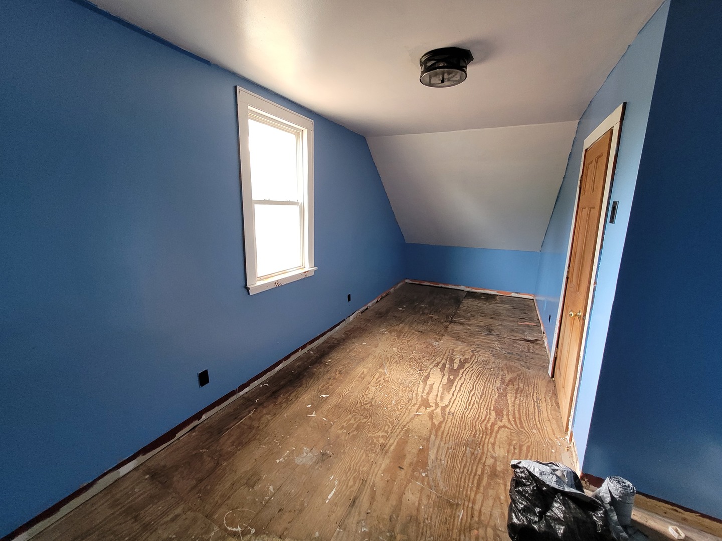14521 Avers Avenue Midlothian, IL 60445 - Photo 11 of 13 an empty room with windows