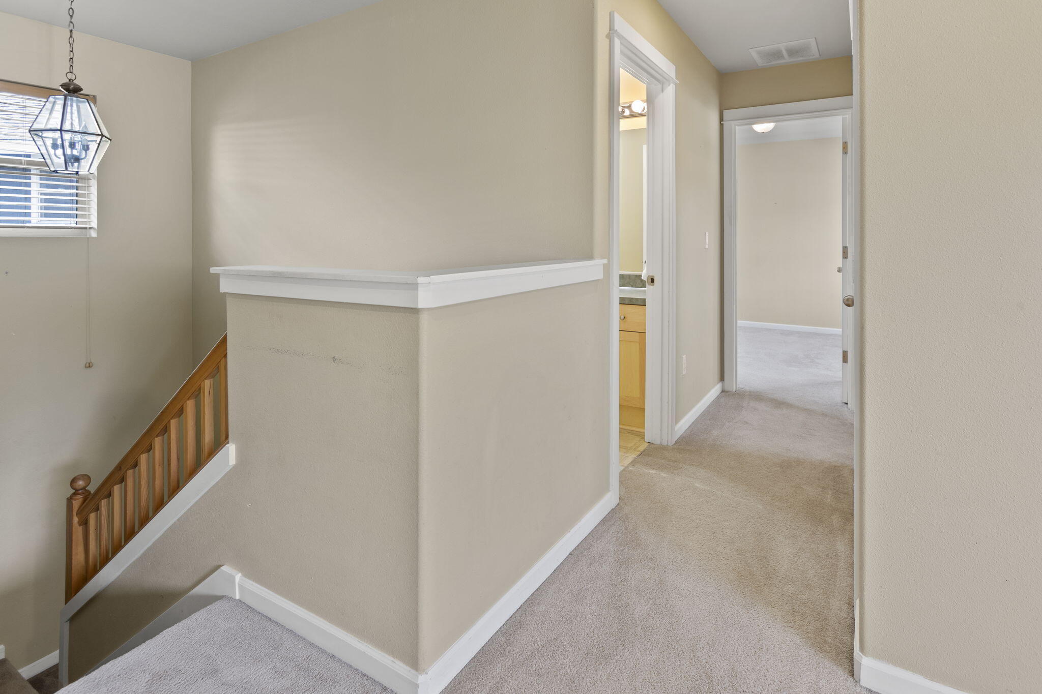 20376 Rocca Way Bend, OR 97702 - Photo 18 of 37 Hall left