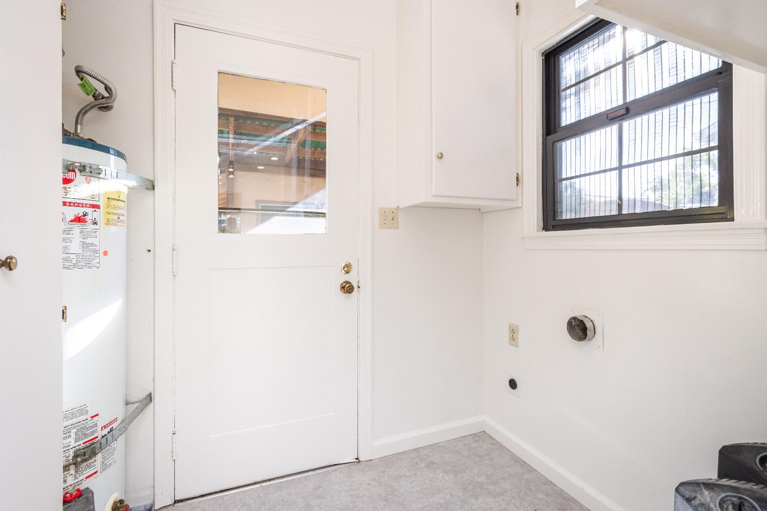 151 Coloma Way Sacramento, CA 95819 - Photo 24 of 28 a bathroom with a bathtub and a window