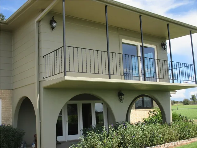 $2,400 | 215 Monkey Road, Elgin, TX 78621