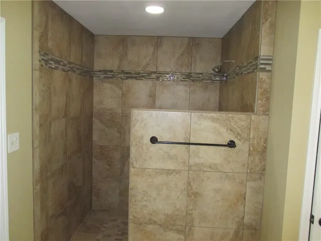 $2,400 | 215 Monkey Road, Elgin, TX 78621