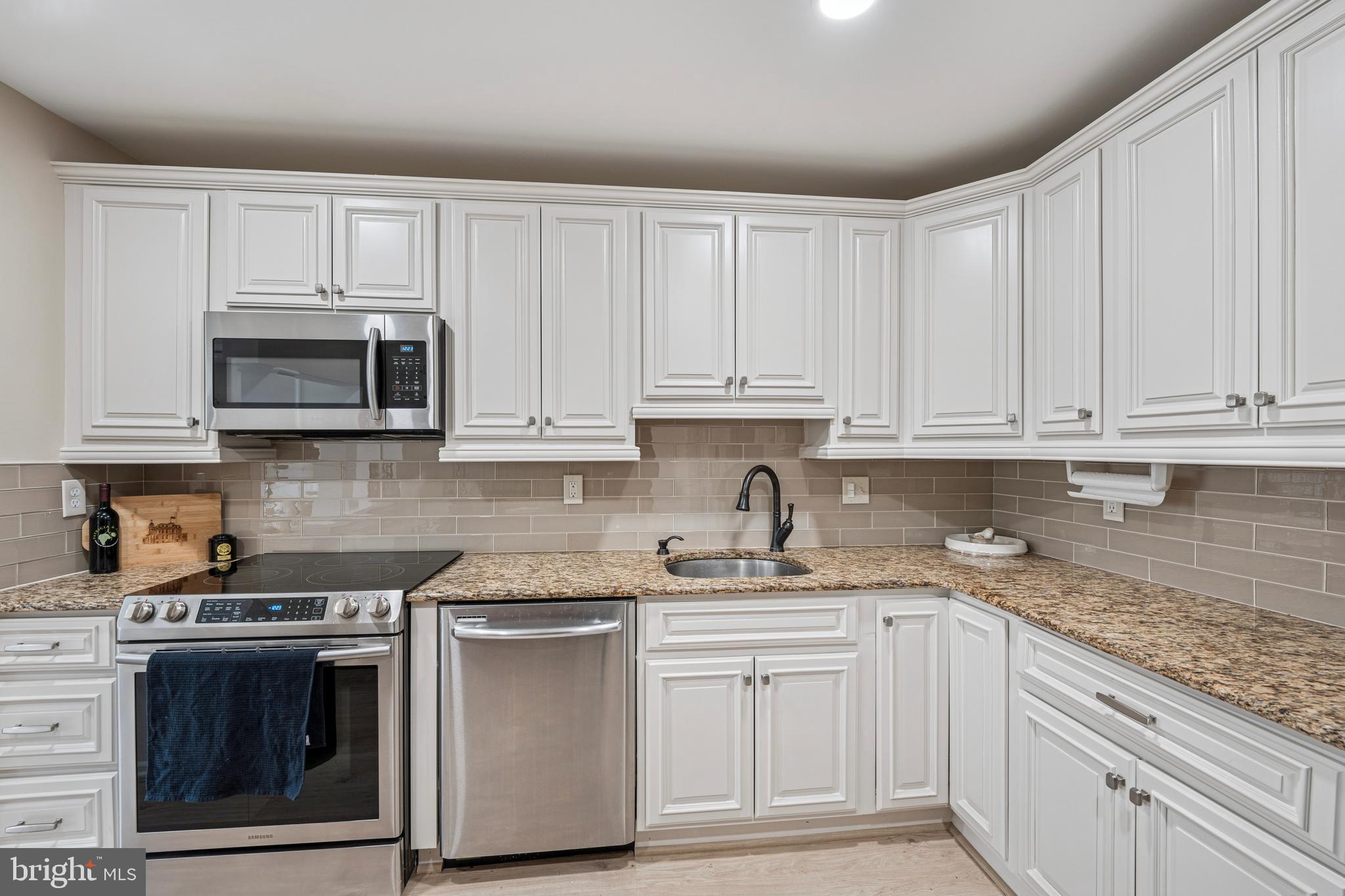 7 Chateau Circle, Unit 23 Chesterbrook, PA 19087 - Photo 7 of 23 Beautiful updated kitchen