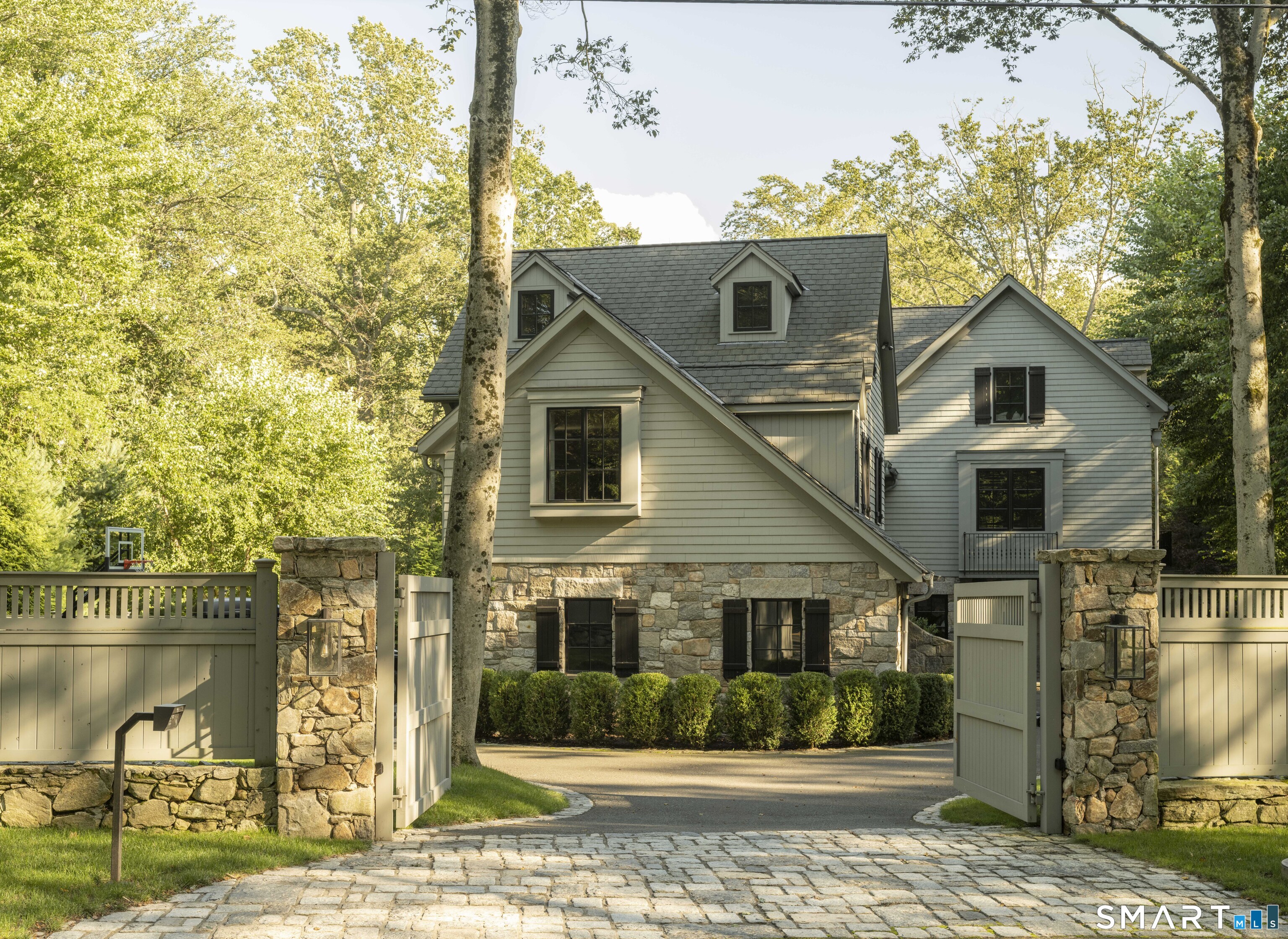 31 Stony Brook Road Westport, CT 06880 - Photo 36 of 36 a front view of a house with garden