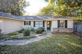 205 Halstead Road Ocean Springs, MS 39564 - Photo 2 of 31 IMG_3075 Small