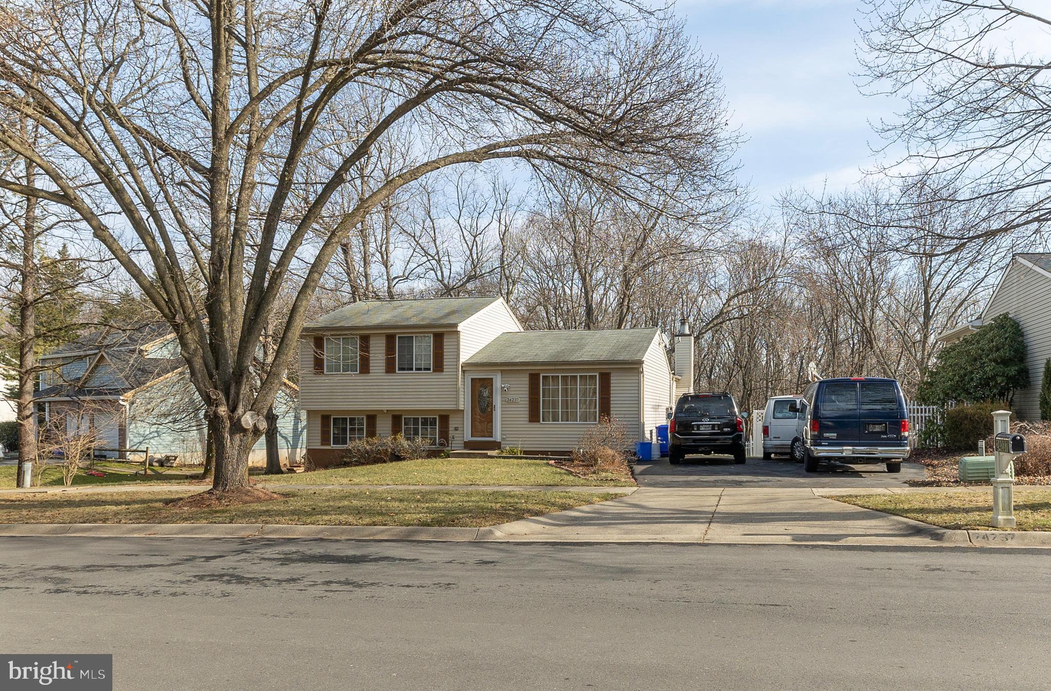 24237 Newbury Road Gaithersburg, MD 20882 - Photo 2 of 30 Front View
