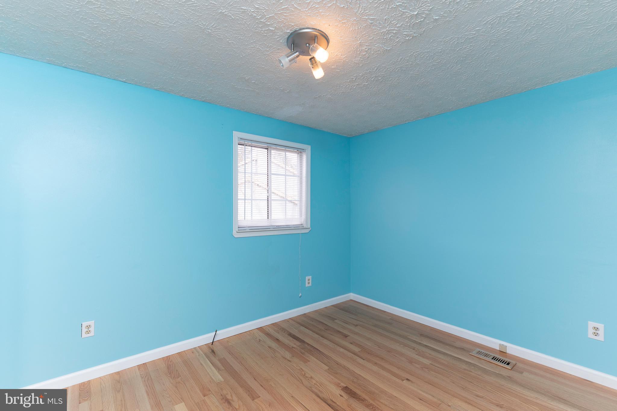 24237 Newbury Road Gaithersburg, MD 20882 - Photo 12 of 30 2nd Bedroom