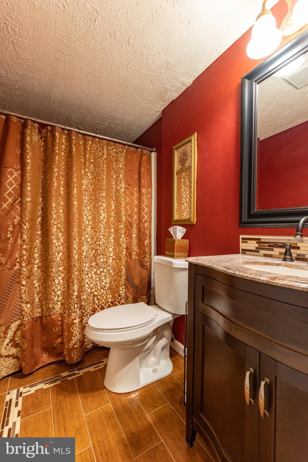 24237 Newbury Road Gaithersburg, MD 20882 - Photo 14 of 30 Full Bathroom