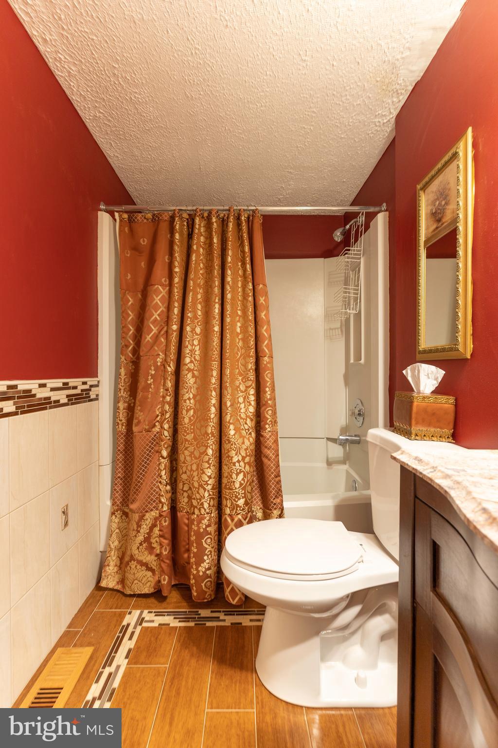 24237 Newbury Road Gaithersburg, MD 20882 - Photo 15 of 30 Full Bathroom