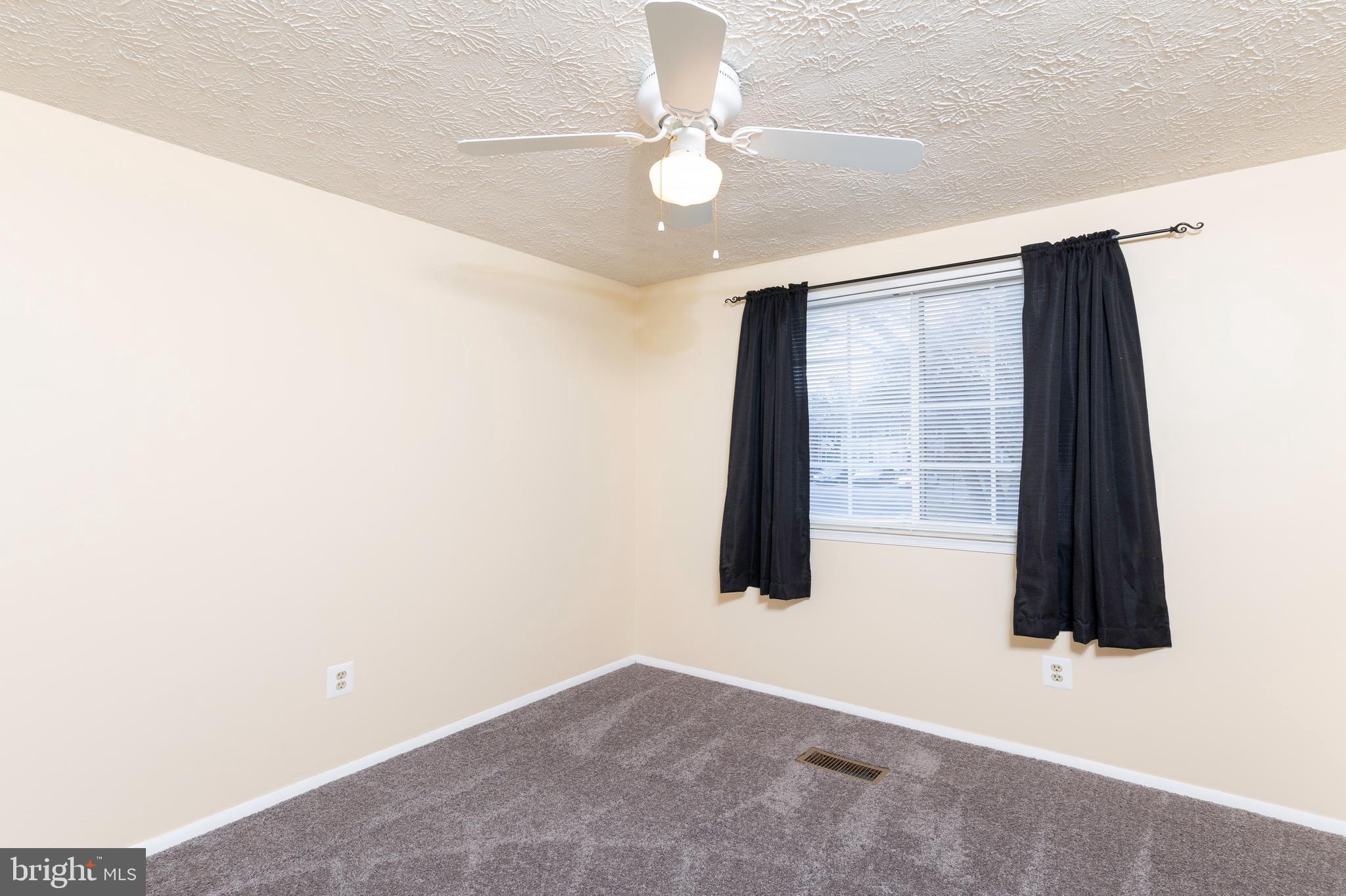 24237 Newbury Road Gaithersburg, MD 20882 - Photo 20 of 30 4th Bedroom