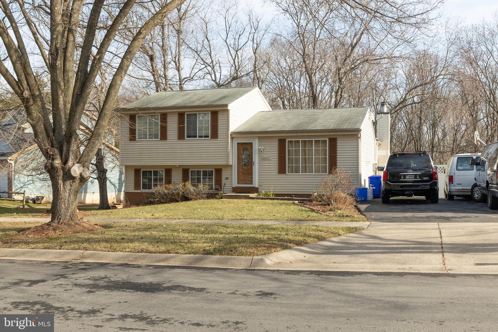 24237 Newbury Road Gaithersburg, MD 20882 - Photo 3 of 30 Front View