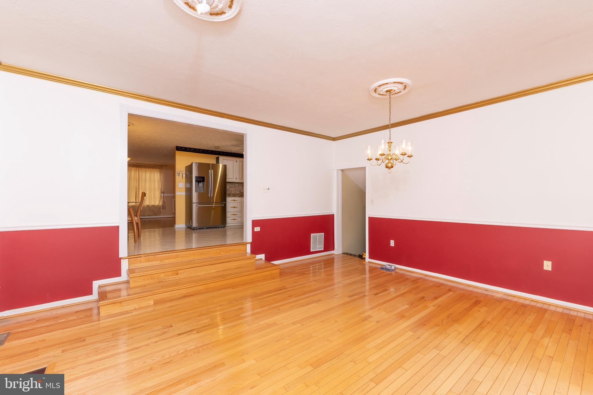 24237 Newbury Road Gaithersburg, MD 20882 - Photo 23 of 30 Family room/dining room
