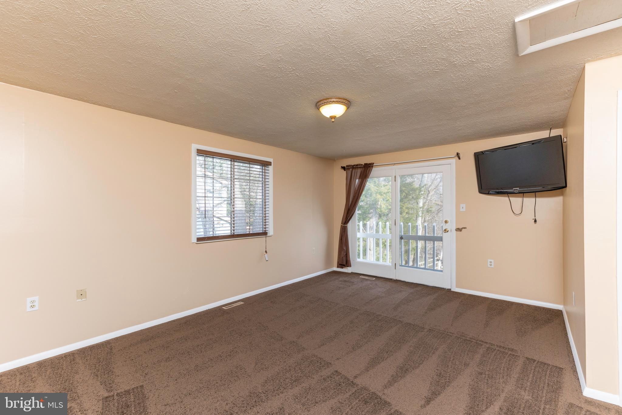 24237 Newbury Road Gaithersburg, MD 20882 - Photo 8 of 30 Master Bedroom
